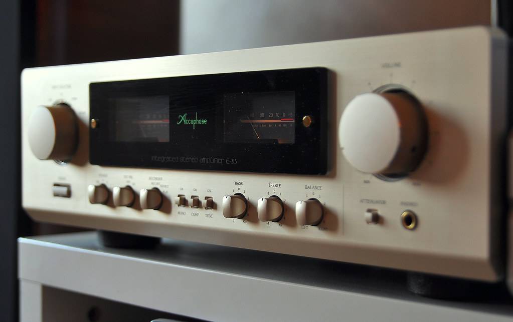 Accuphase E-213